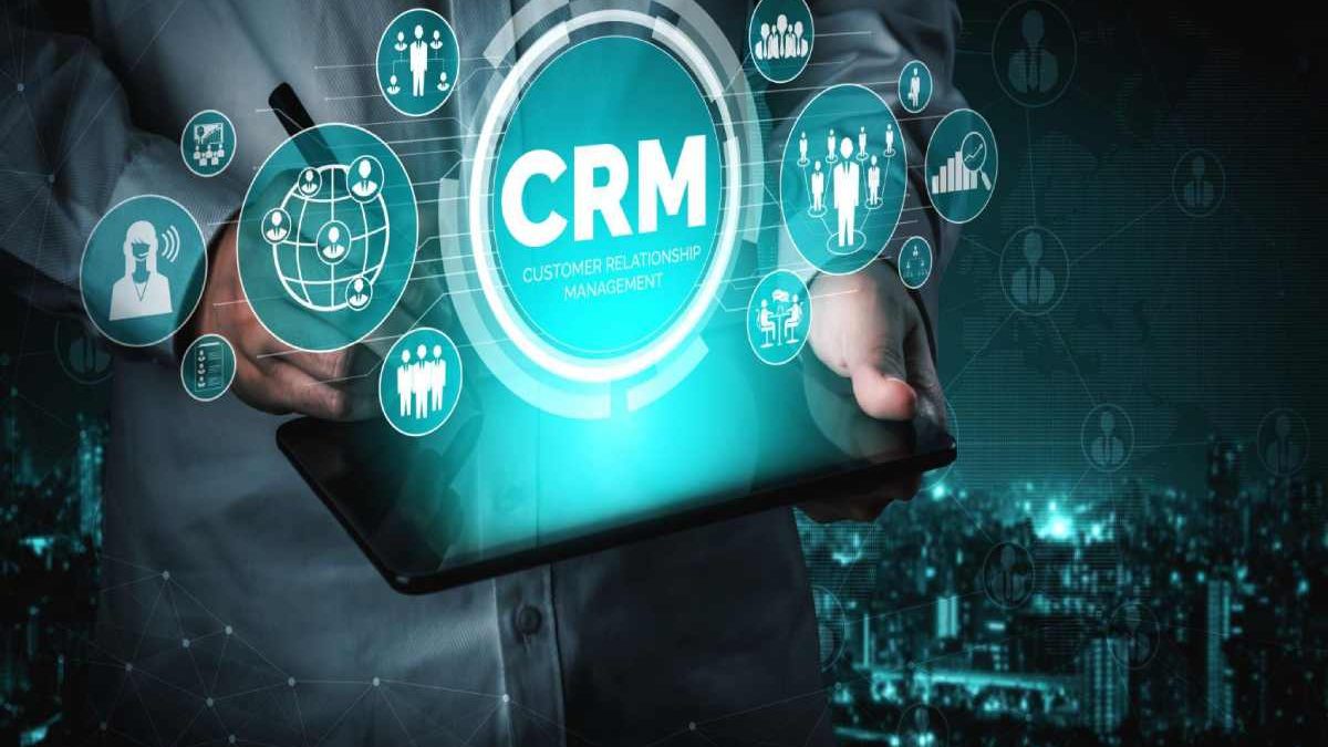 Which question below represents a CRM analyzing technology question?