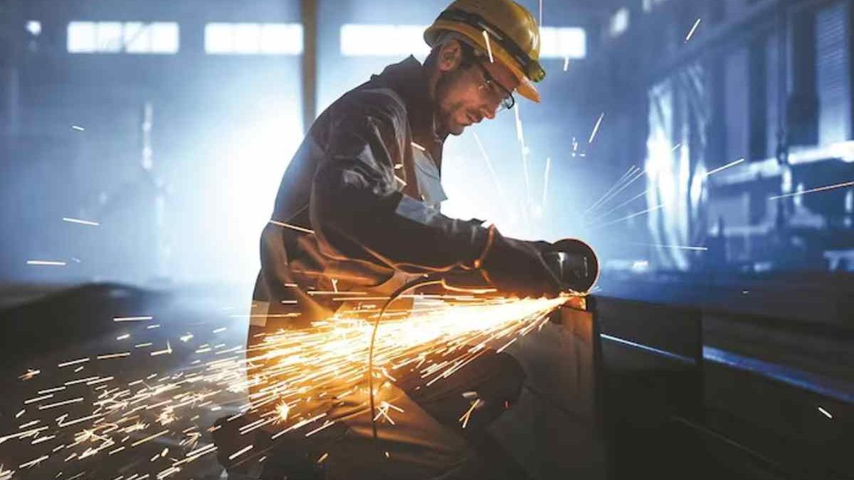 Growth in Indian Manufacturing Activity Despite Global Declines